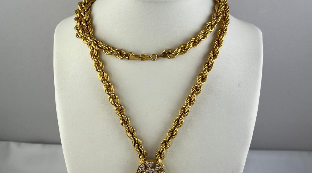 Goldenes Collier mit weißen Stein